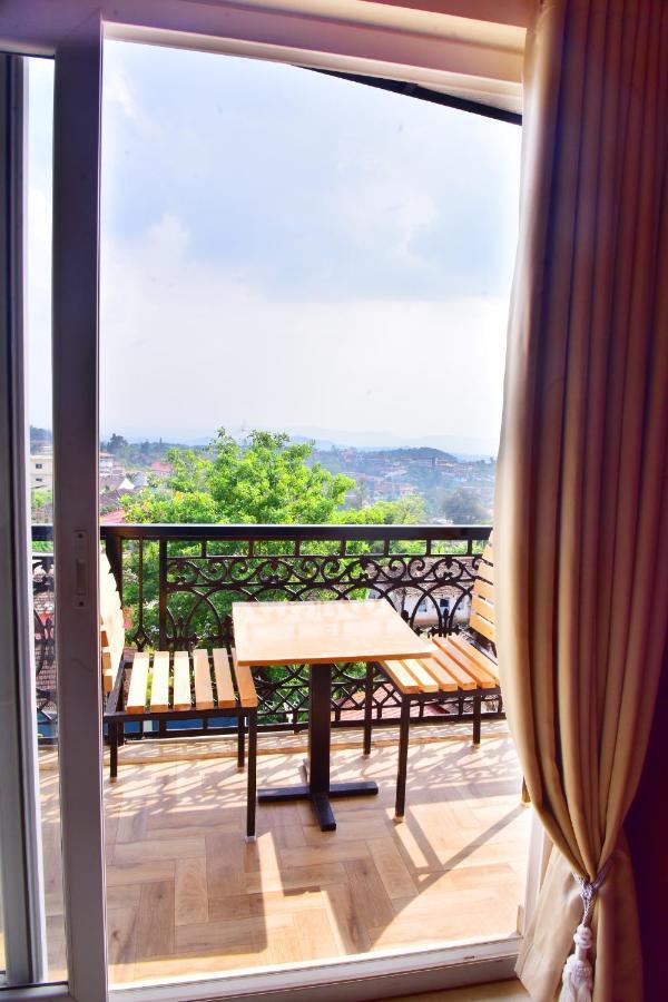 Hotel Coorg Palace มาดิเครี ภายนอก รูปภาพ
