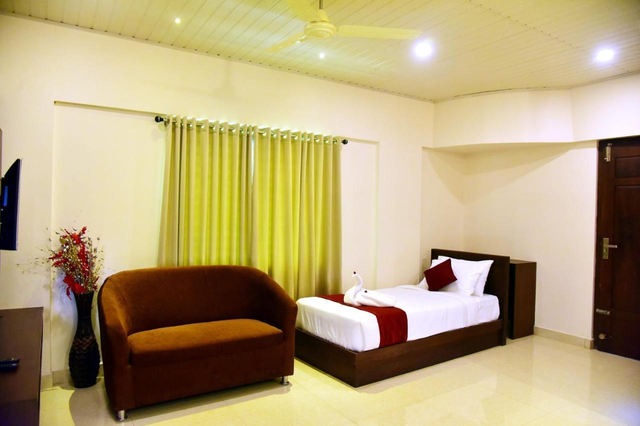 Hotel Coorg Palace มาดิเครี ภายนอก รูปภาพ